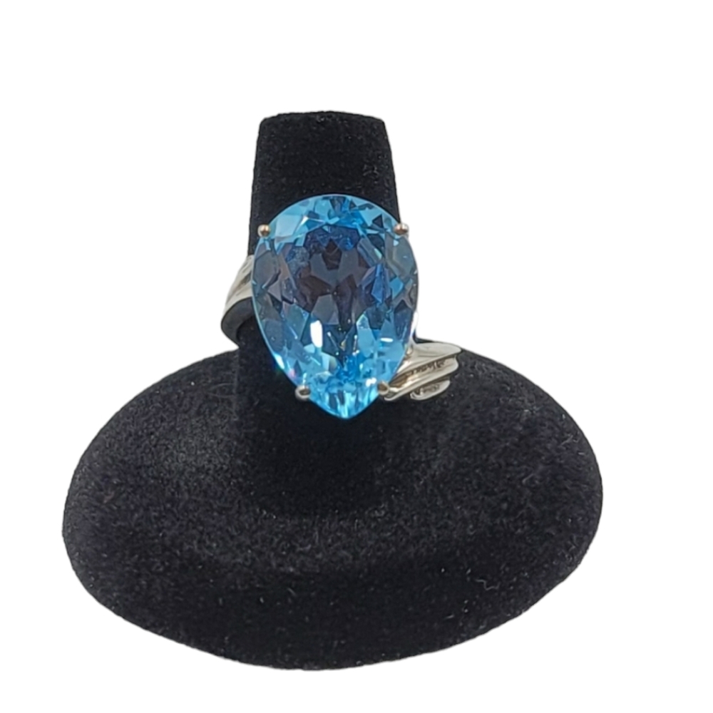 Vtg sterling silver and blue cubic zirconia ring